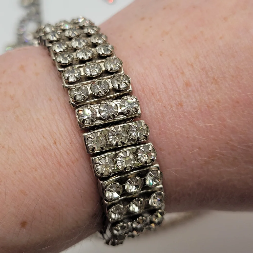 VTG Jewelry Set | Silver Tone & Clear Rhinestones | Unsigned - Picture 4 of 12